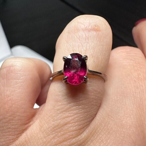 Genuine 1.5ct oval cut rhodalite garnet solitaire ring in sterling silver! - Picture 4 of 9